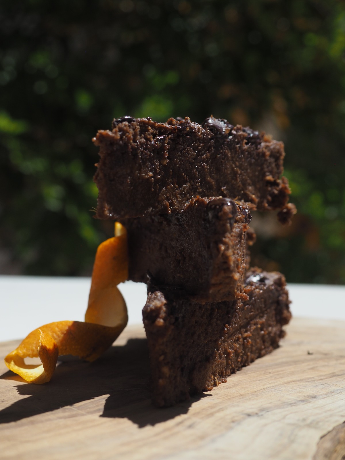 Brownie de Cacau, Laranja e Tâmaras